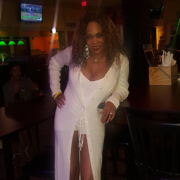 Meet your Posher, Tina - Picture 2 of 2